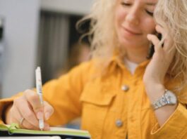 4 Ways for Older Women to Earn Extra Cash in 2024