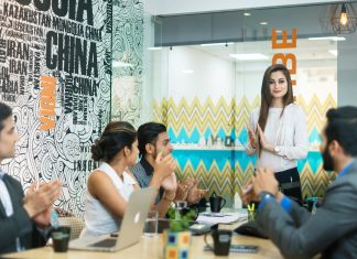 Commission Complexity Is Rising — Are Sales Agencies Keeping Up? men and women having a meeting