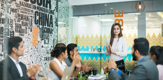 Commission Complexity Is Rising — Are Sales Agencies Keeping Up? men and women having a meeting