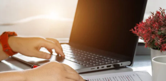 How AI Summarizers Handle Long-Form Content and Technical Texts